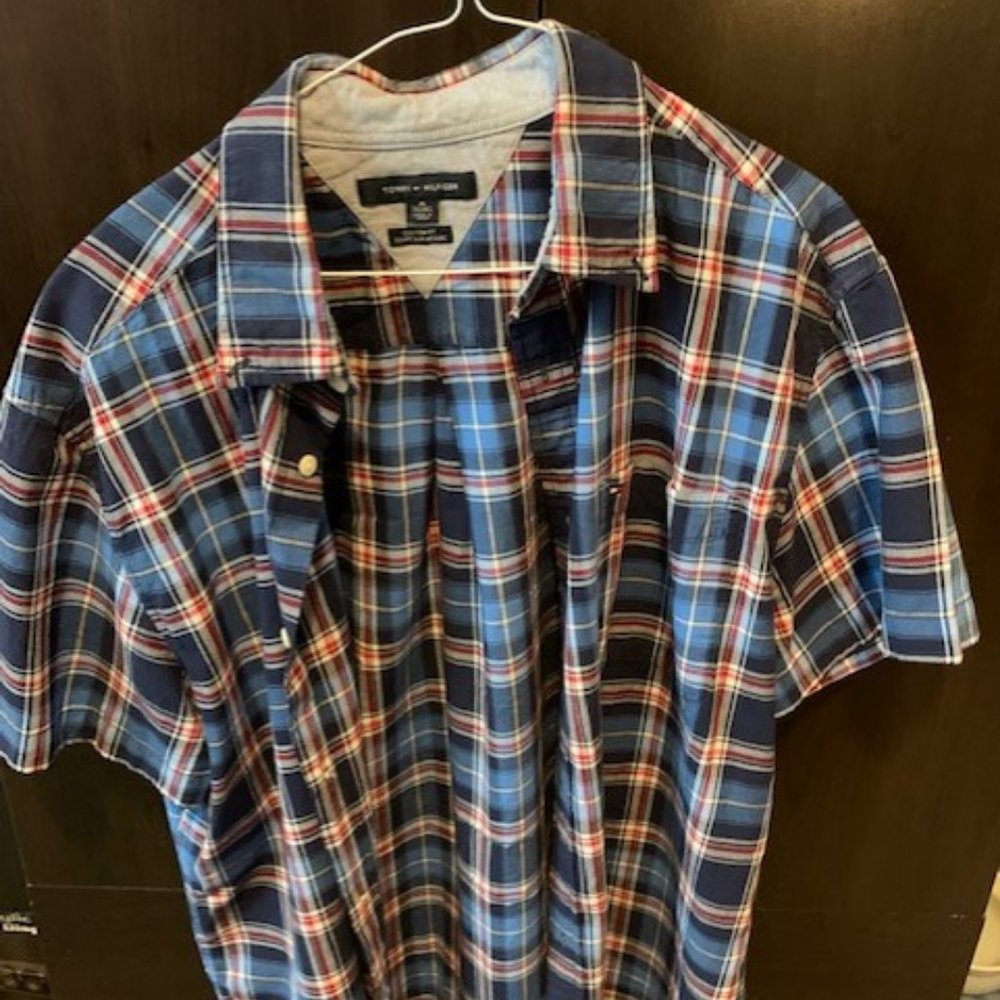 Tommy H XL Short Sleeve Button
